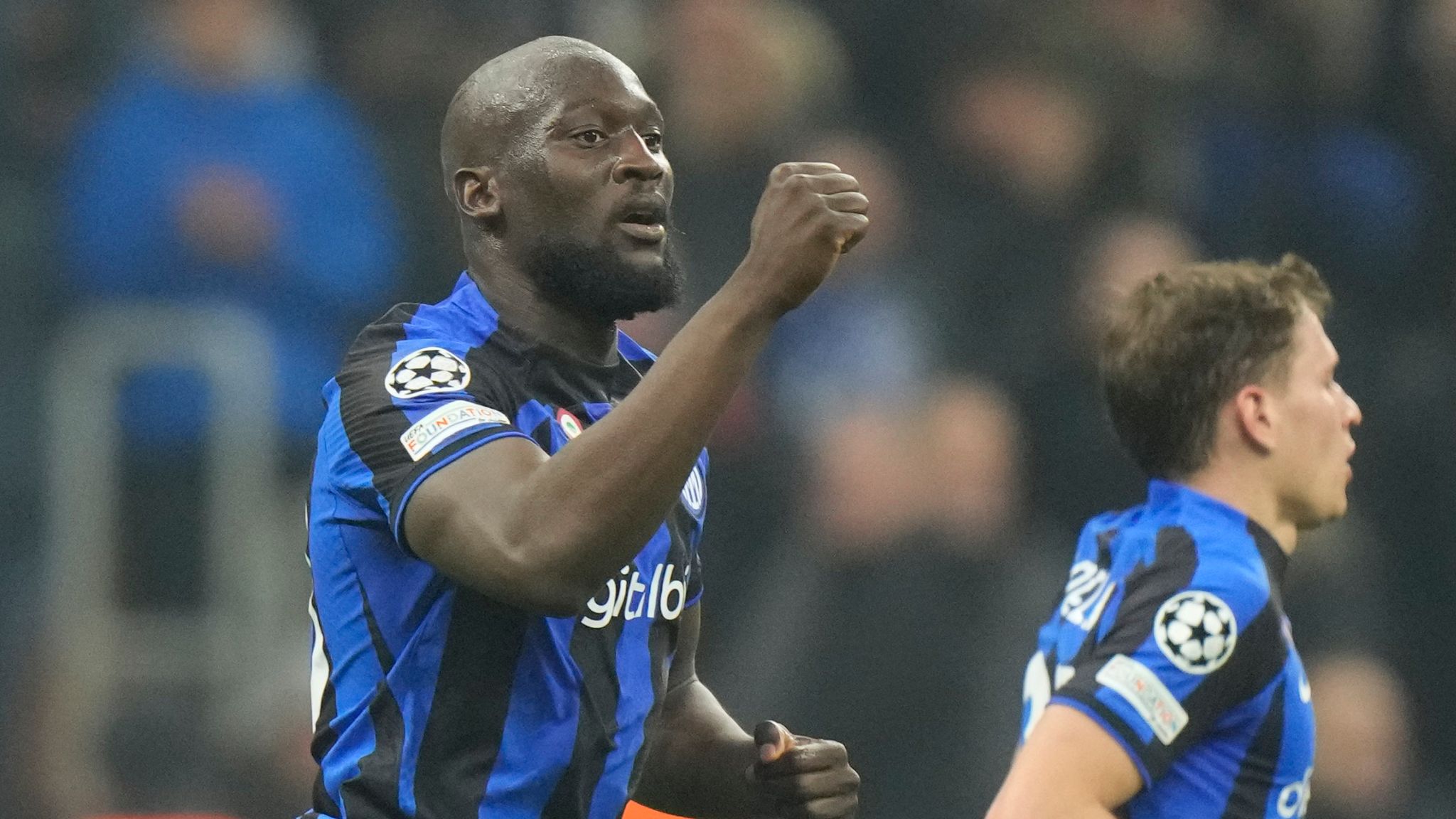 Inter Milan 1-0 Porto: Romelu Lukaku on target as Italian side grab first-leg lead in last-16 tie following Otavio red card