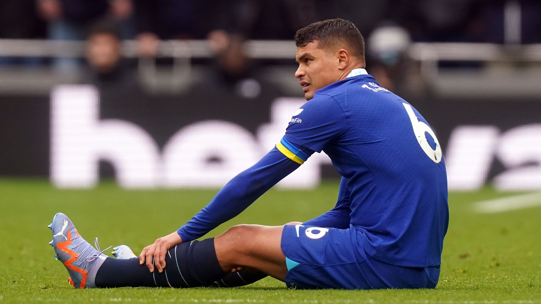 Thiago Silva: Chelsea defender ruled out with knee ligament injury after limping off against Tottenham