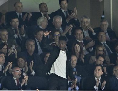 Real players & fans show support for Vinicius Jr