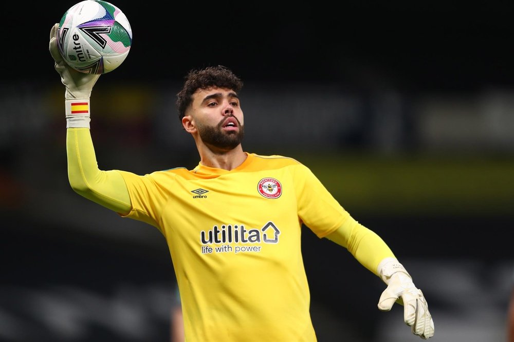 Arsenal make opening bid for Brentford’s David Raya